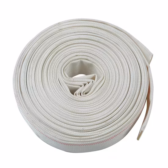 Equipamento de combate a incêndio com mangueira de incêndio com acoplamento de incêndio